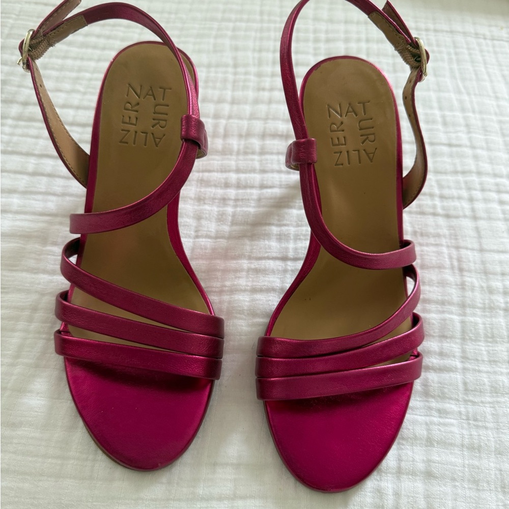 Naturalizer Women's Fuchsia Strappy Sandals